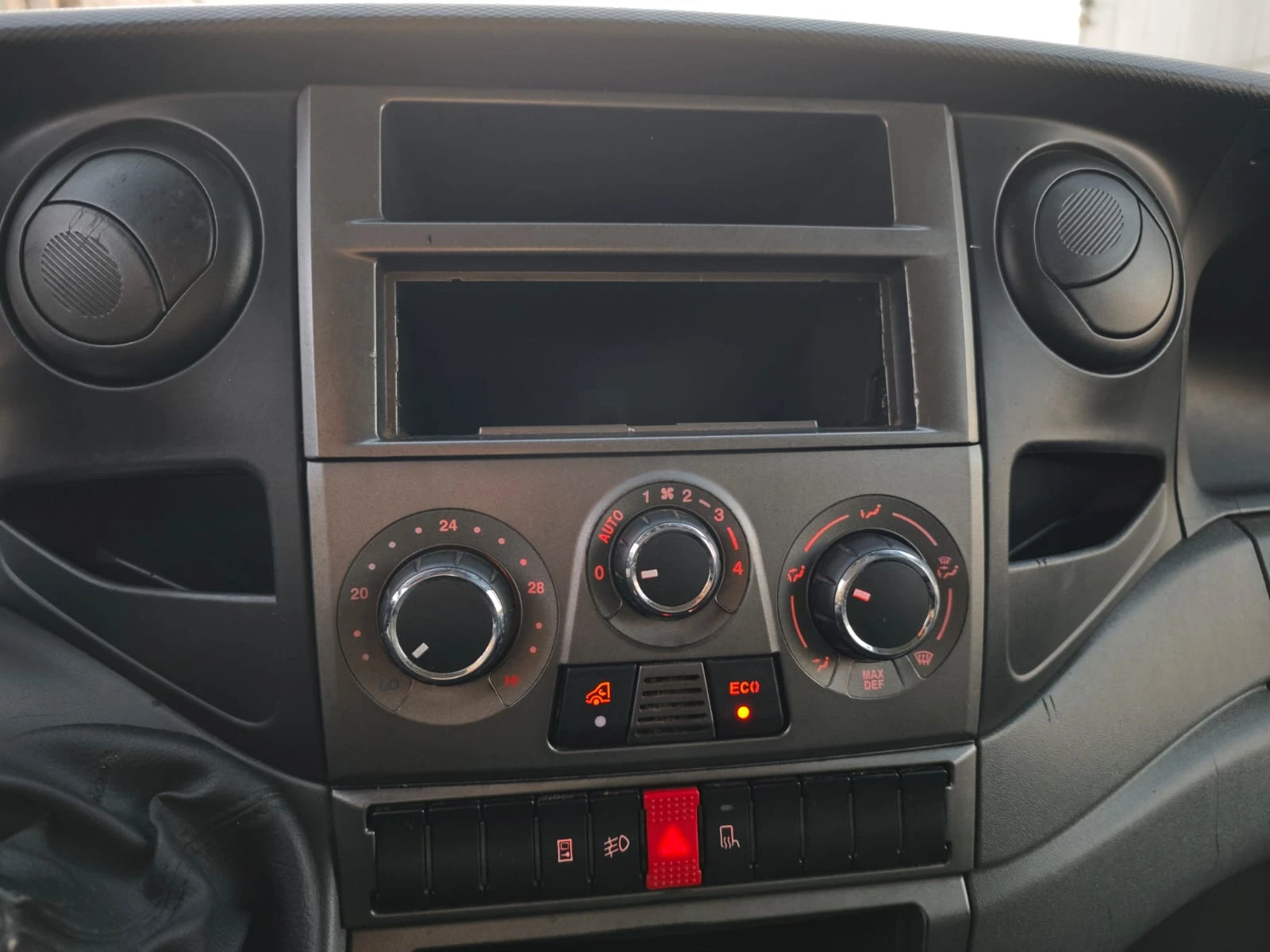 Iveco Daily 35C15, снимка 8 - Бусове и автобуси - 55730616