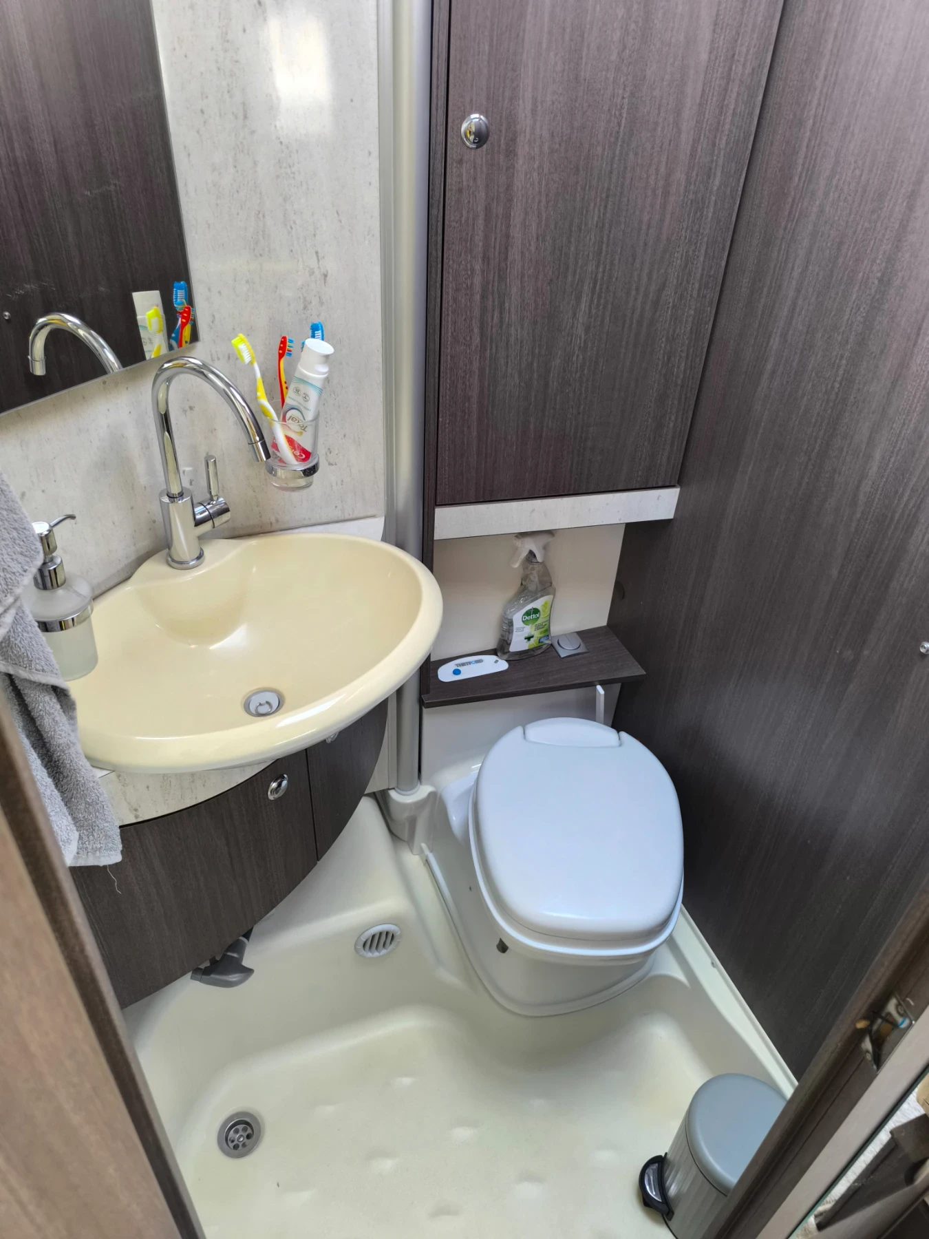 Кемпер Burstner  Viseo i690   Fiat Ducato, снимка 12 - Каравани и кемпери - 55878107
