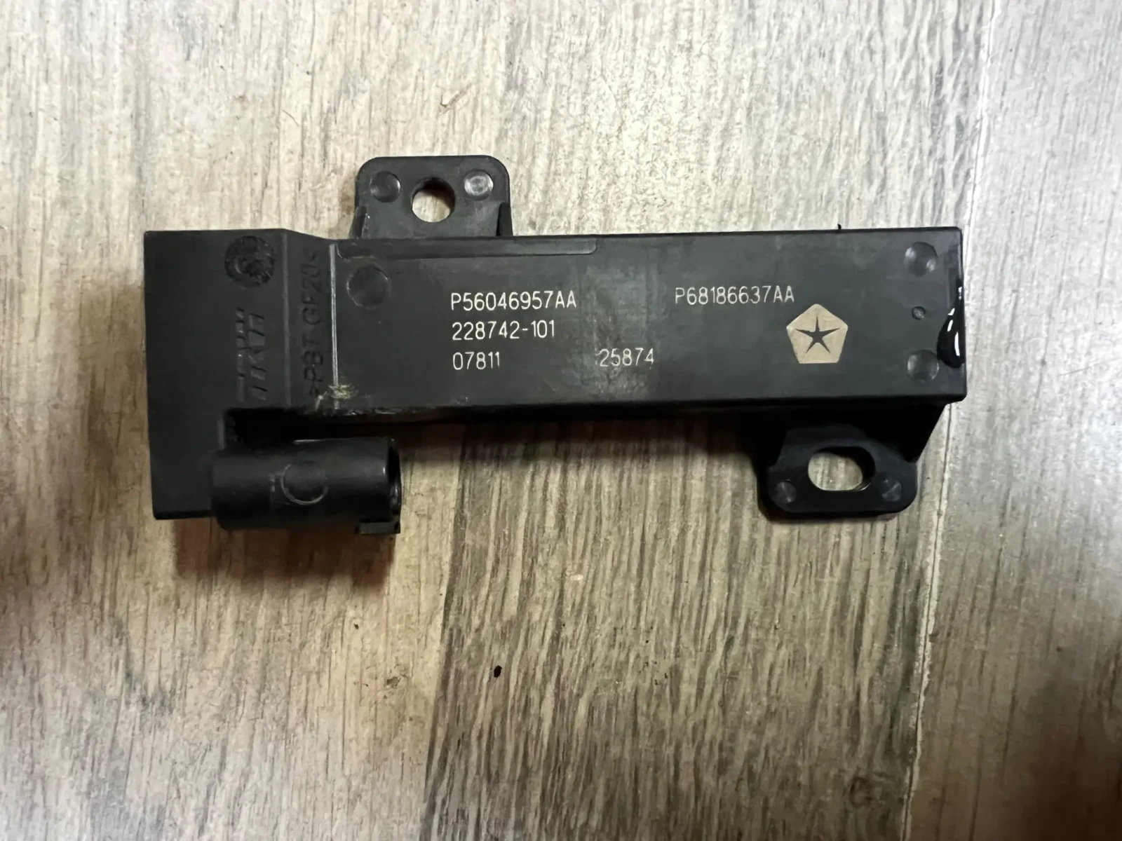 P56046957AA Jeep Cherokee ������ Keyless P56046957AA P68186637AA | Mobile.bg � ����������� 1