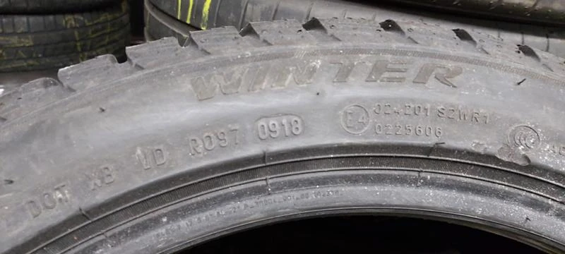 Гуми Зимни 245/40R18, снимка 6 - Гуми и джанти - 32557625