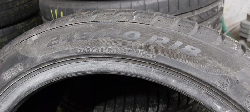 Гуми Зимни 245/40R18, снимка 8 - Гуми и джанти - 32557625