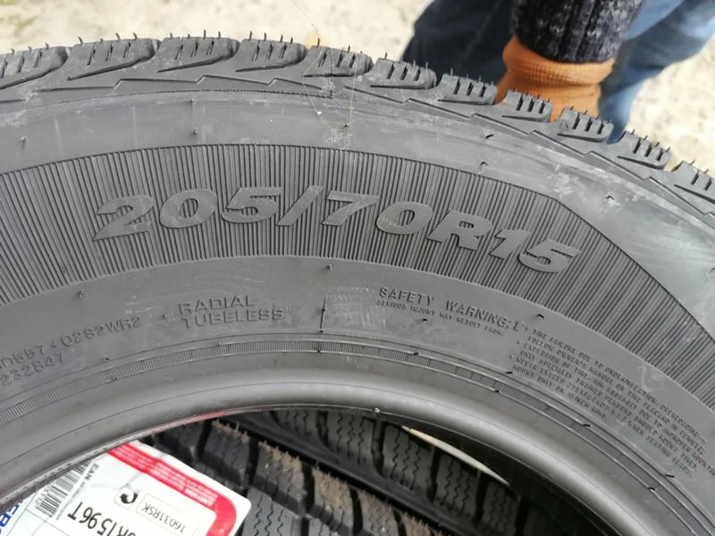 Гуми Зимни 205/70R15, снимка 8 - Гуми и джанти - 34239695