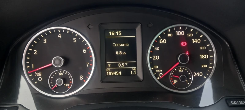 VW Tiguan 4Х4 ИЗКЛЮЧИТЕЛЕН СЕРВИЗ КНИЖКА ОБСЛУЖЕН УНИКАТ НОВ, снимка 13 - Автомобили и джипове - 12169504