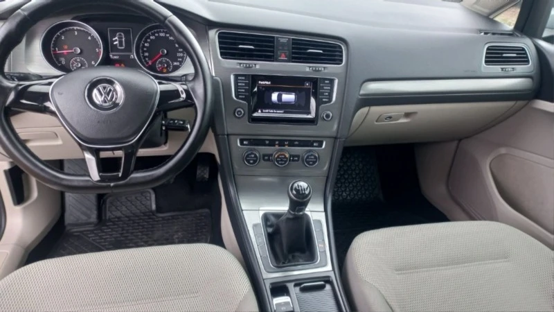 VW Golf 2.0 TDI, снимка 8 - Автомобили и джипове - 48024506