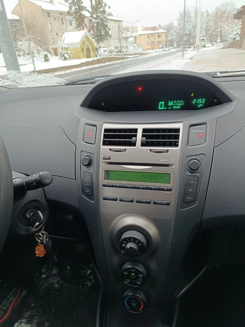 Toyota Yaris 1000, снимка 9 - Автомобили и джипове - 48707387