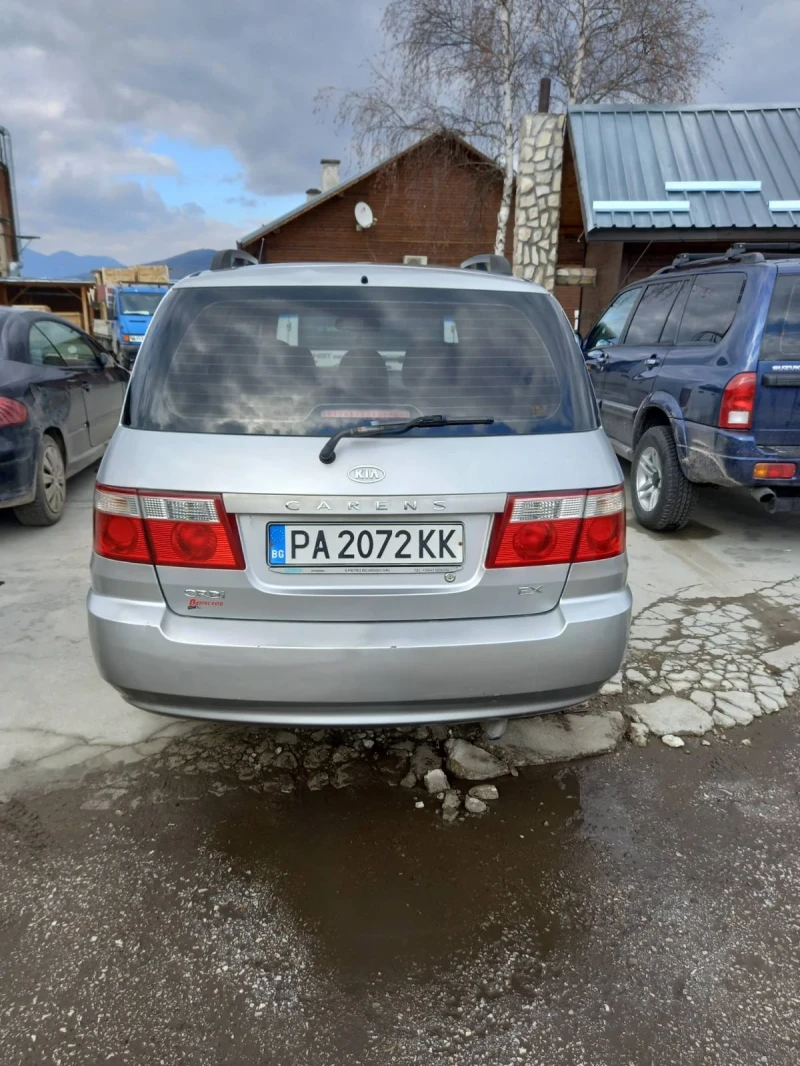 Kia Carens, снимка 6 - Автомобили и джипове - 49375570