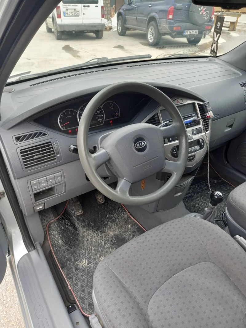 Kia Carens, снимка 9 - Автомобили и джипове - 49375570