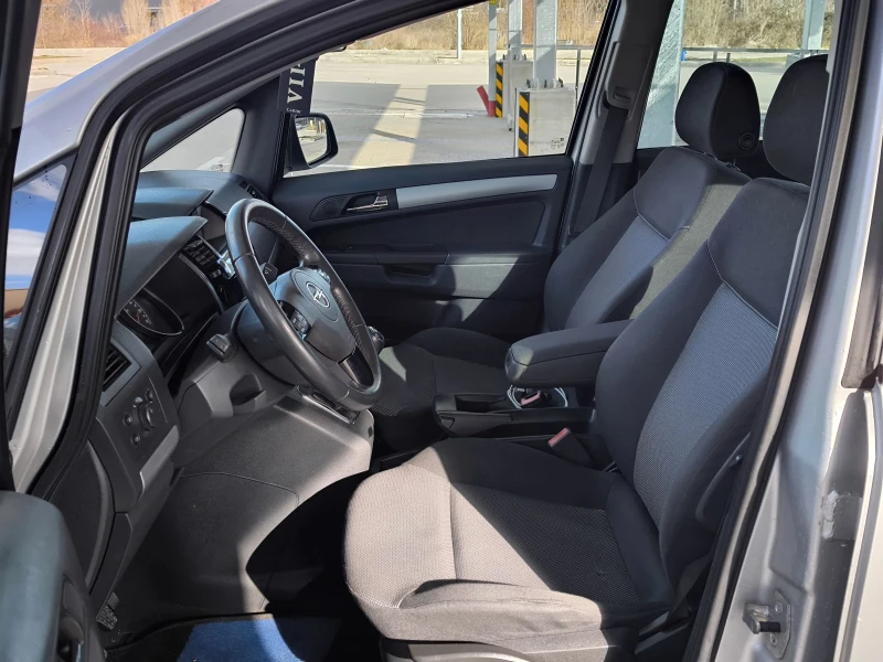 Opel Zafira 1.6 EcoM turbo, снимка 9 - Автомобили и джипове - 52943511