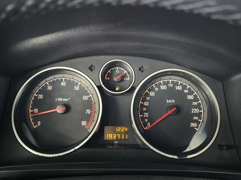 Opel Zafira 1.6 EcoM turbo, снимка 11 - Автомобили и джипове - 52943511