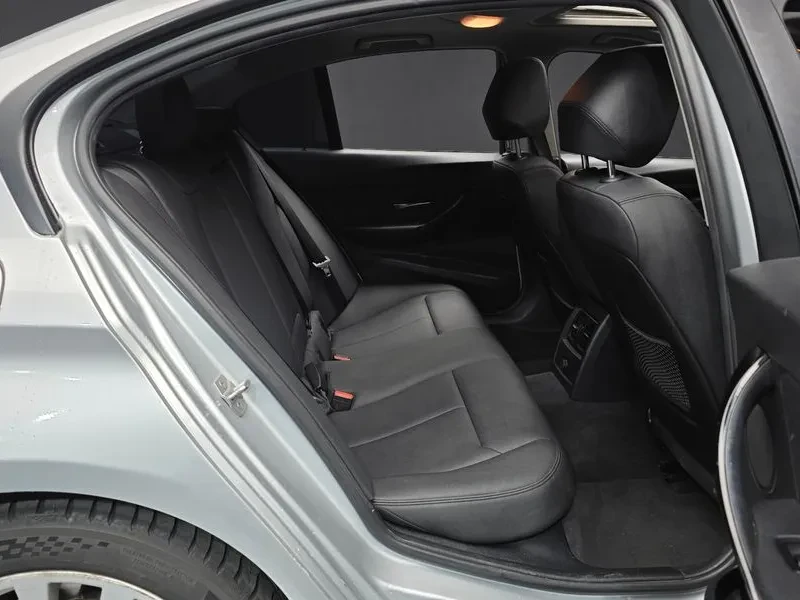 BMW 320, снимка 12 - Автомобили и джипове - 54593085