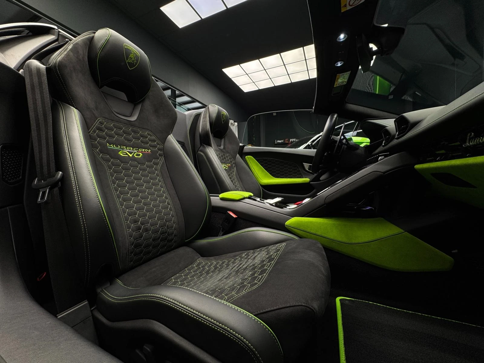 Lamborghini Huracan EVO Spyder - изображение 7