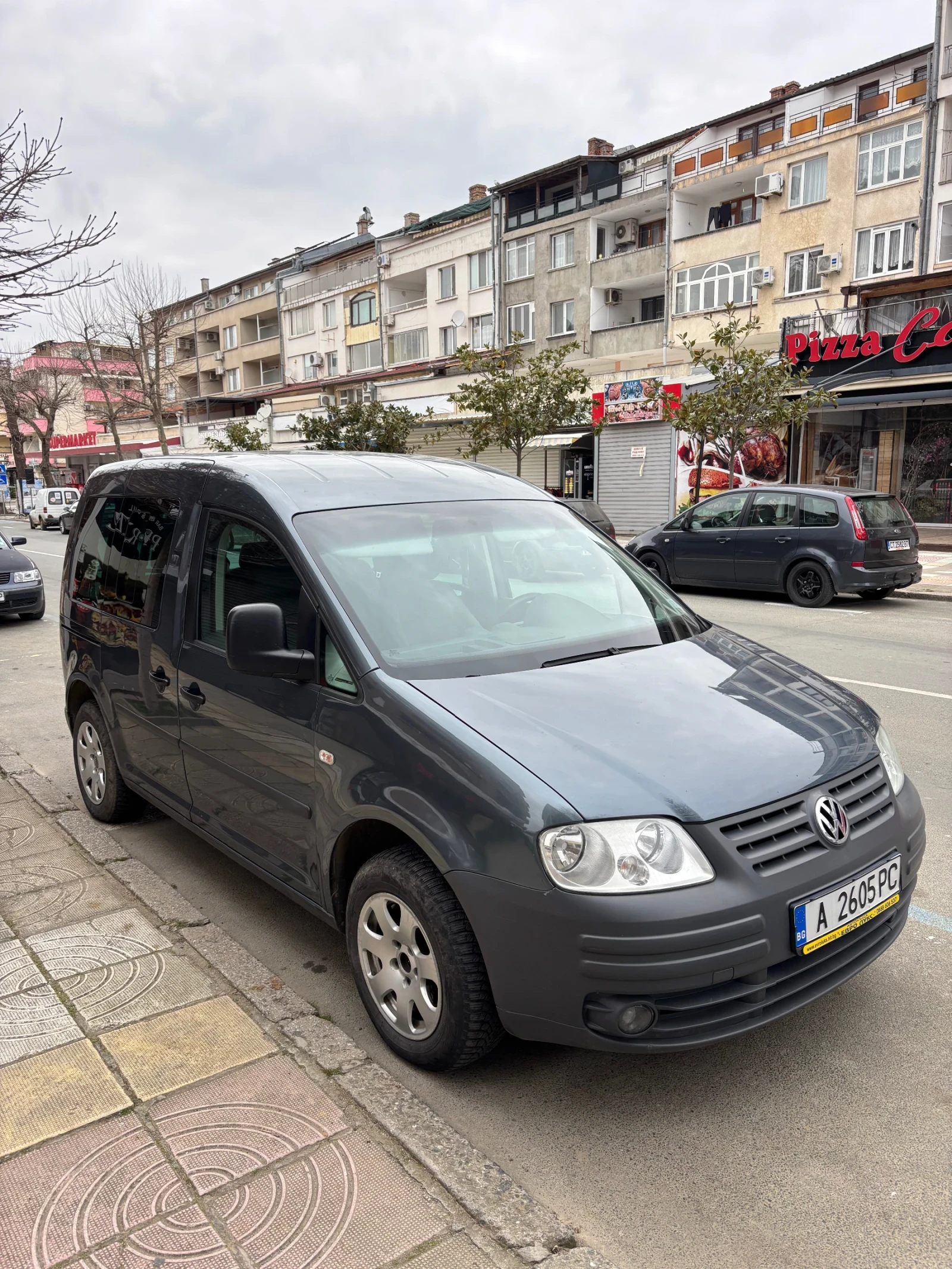 VW Caddy 1.6i LIFE, снимка 2 - Автомобили и джипове - 53907186