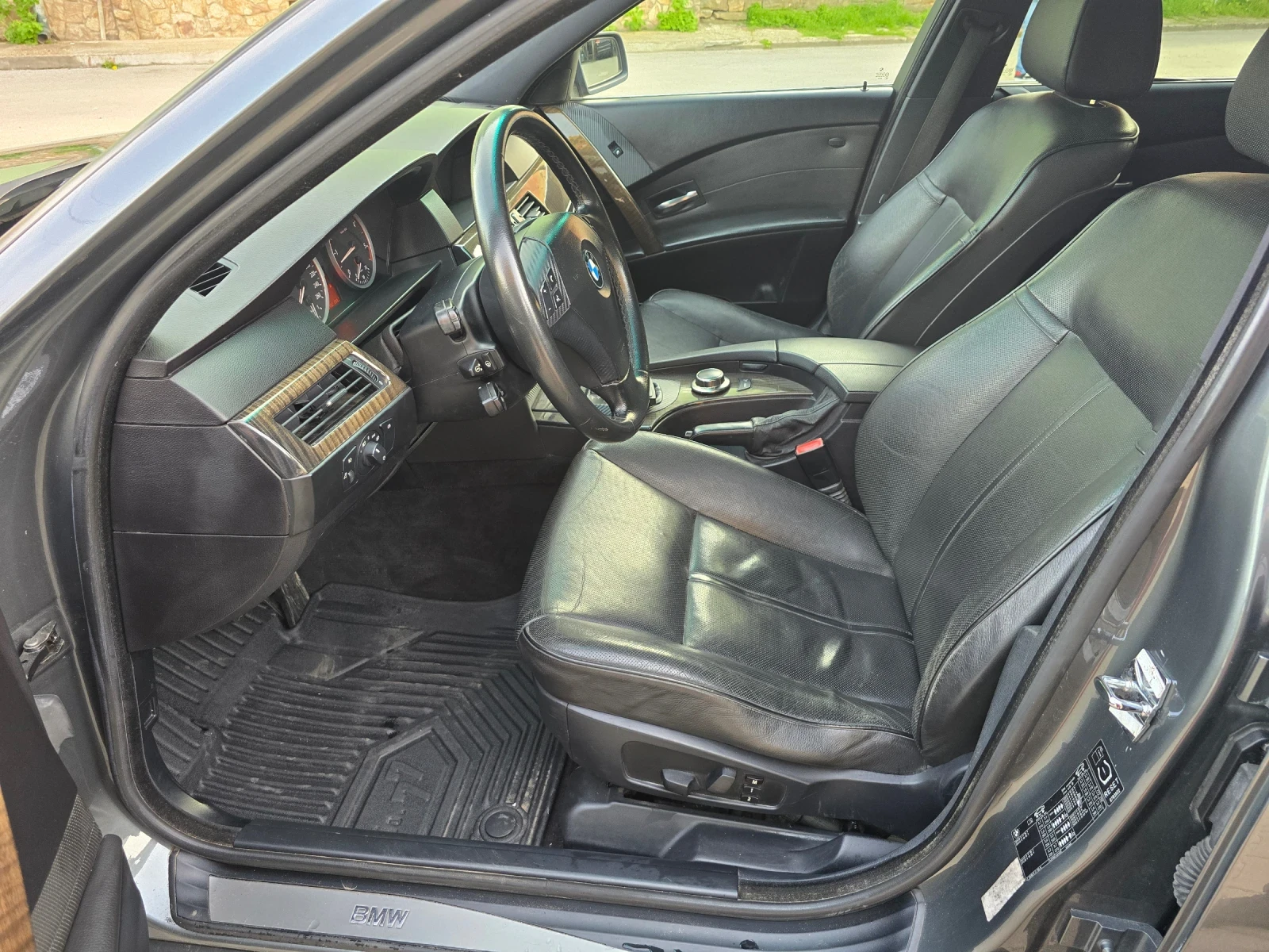 BMW 530 Обдухване, Дистроник, Кожа, Автомат, снимка 7 - Автомобили и джипове - 54212113