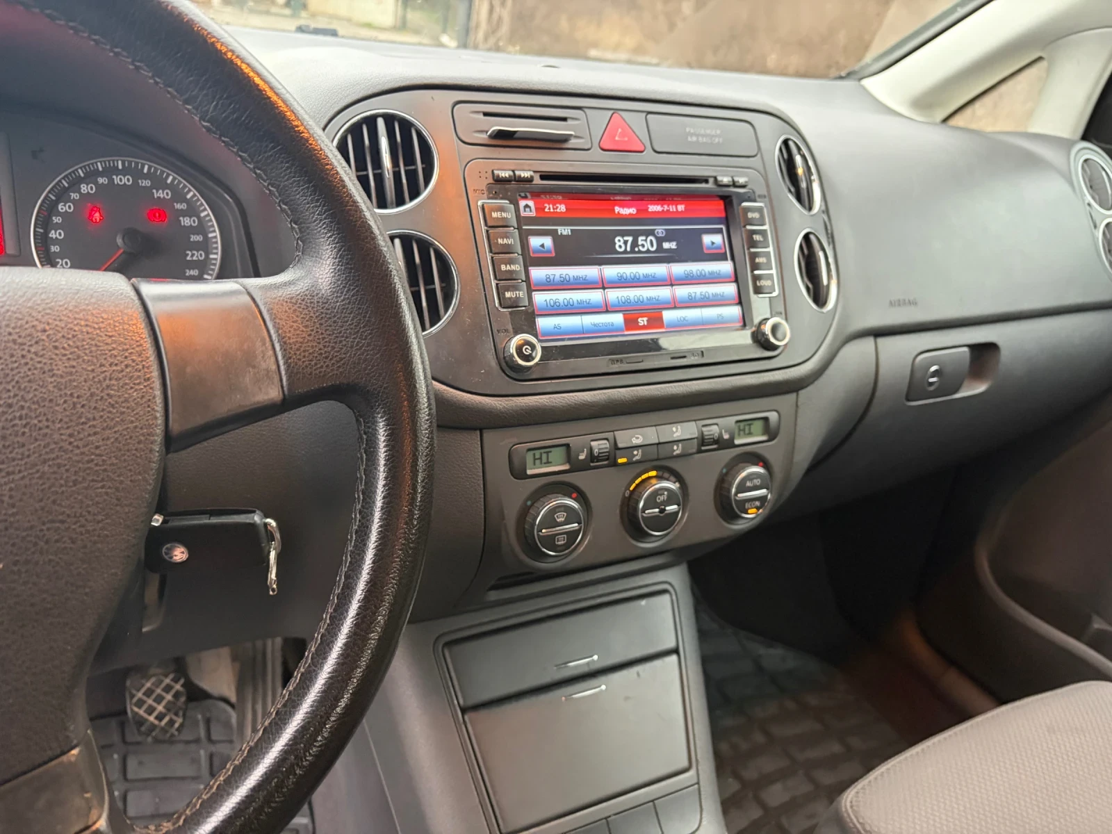 VW Golf Plus, снимка 12 - Автомобили и джипове - 54296572