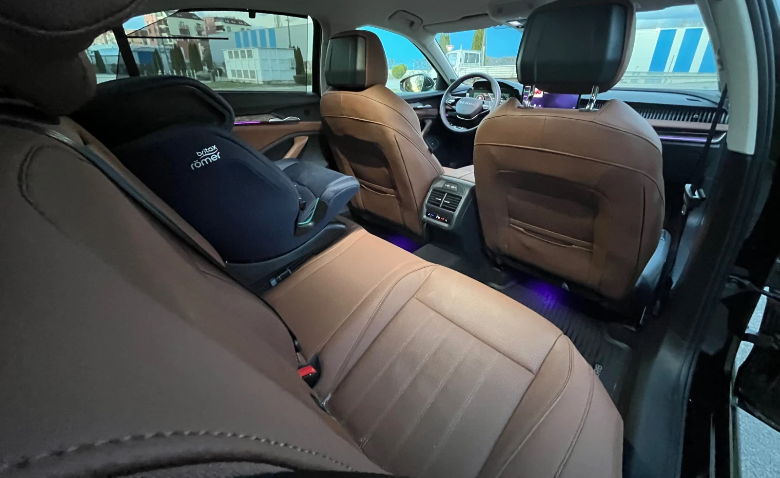 Skoda Superb 2.0 TDi 9 000 km, снимка 10 - Автомобили и джипове - 54586662