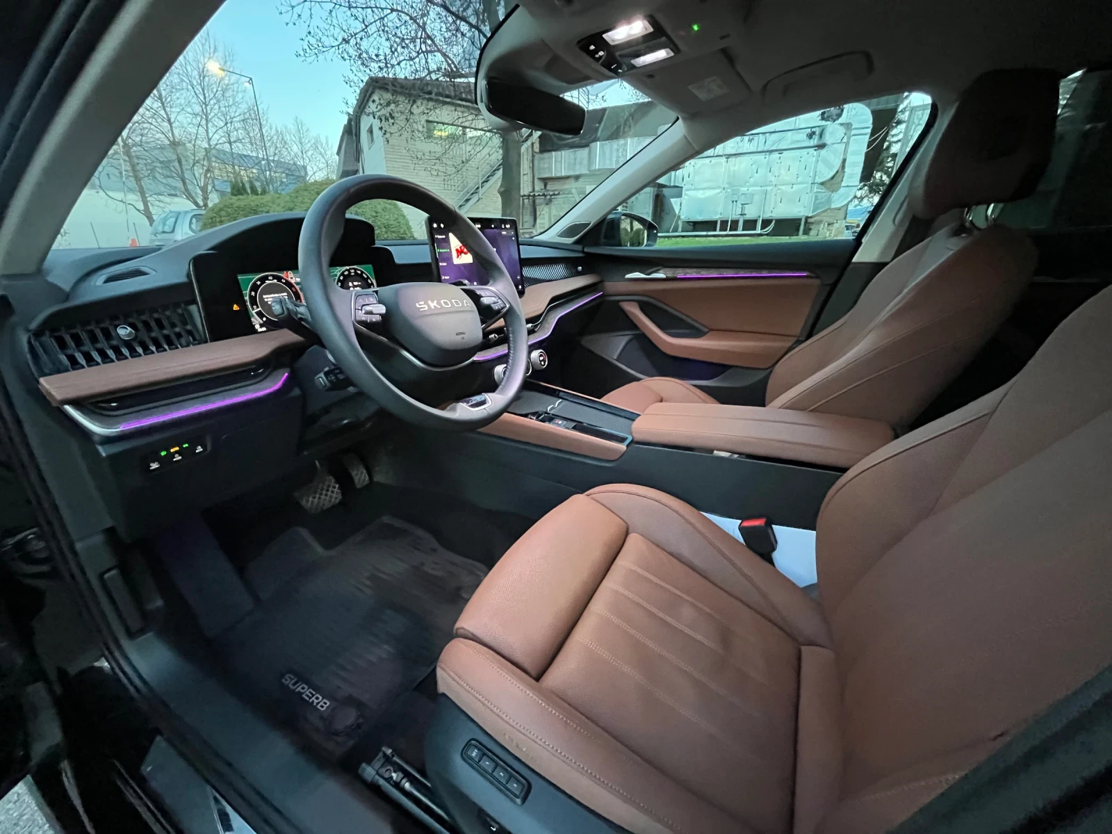 Skoda Superb 2.0 TDi 9 000 km, снимка 11 - Автомобили и джипове - 54586662