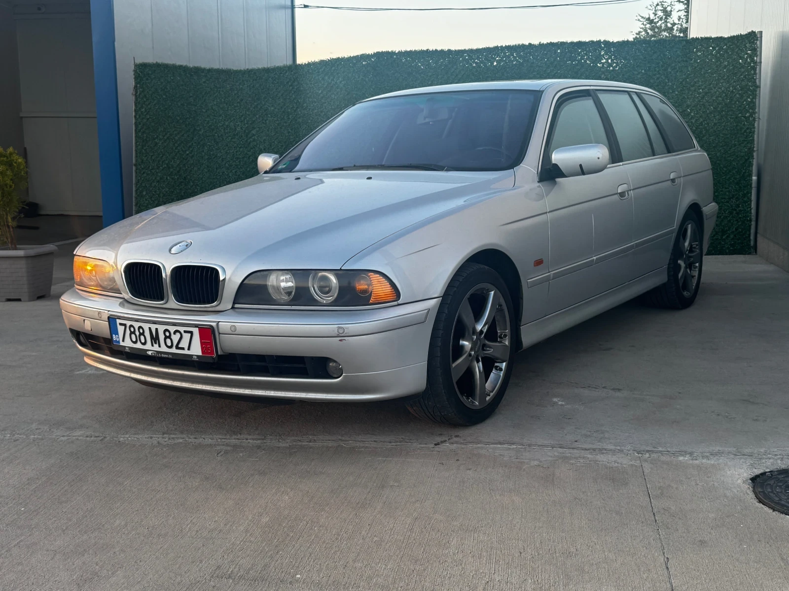 BMW 525 БЕНЗИН /ГАЗ, МАСАЖ, ПОДГЕВ, ПАРКТРОНИЦИ, снимка 2 - Автомобили и джипове - 54651840