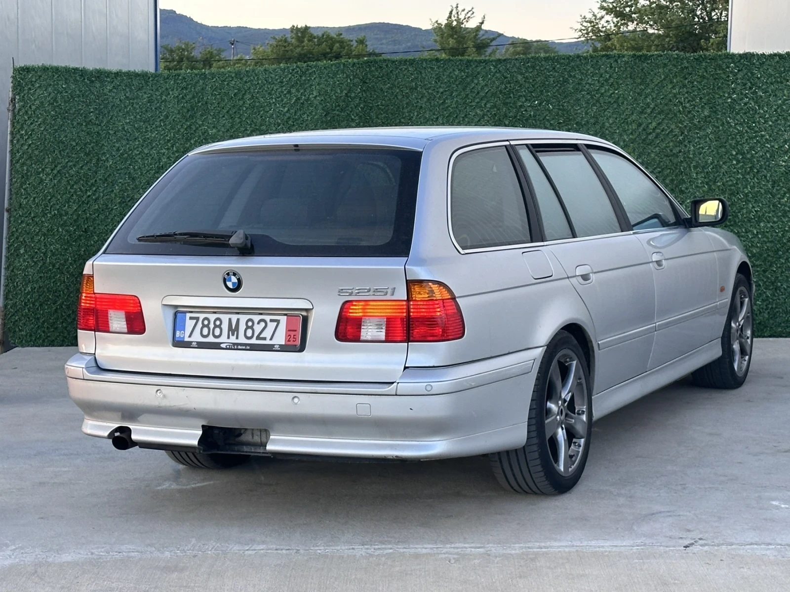 BMW 525 БЕНЗИН /ГАЗ, МАСАЖ, ПОДГЕВ, ПАРКТРОНИЦИ, снимка 3 - Автомобили и джипове - 54651840