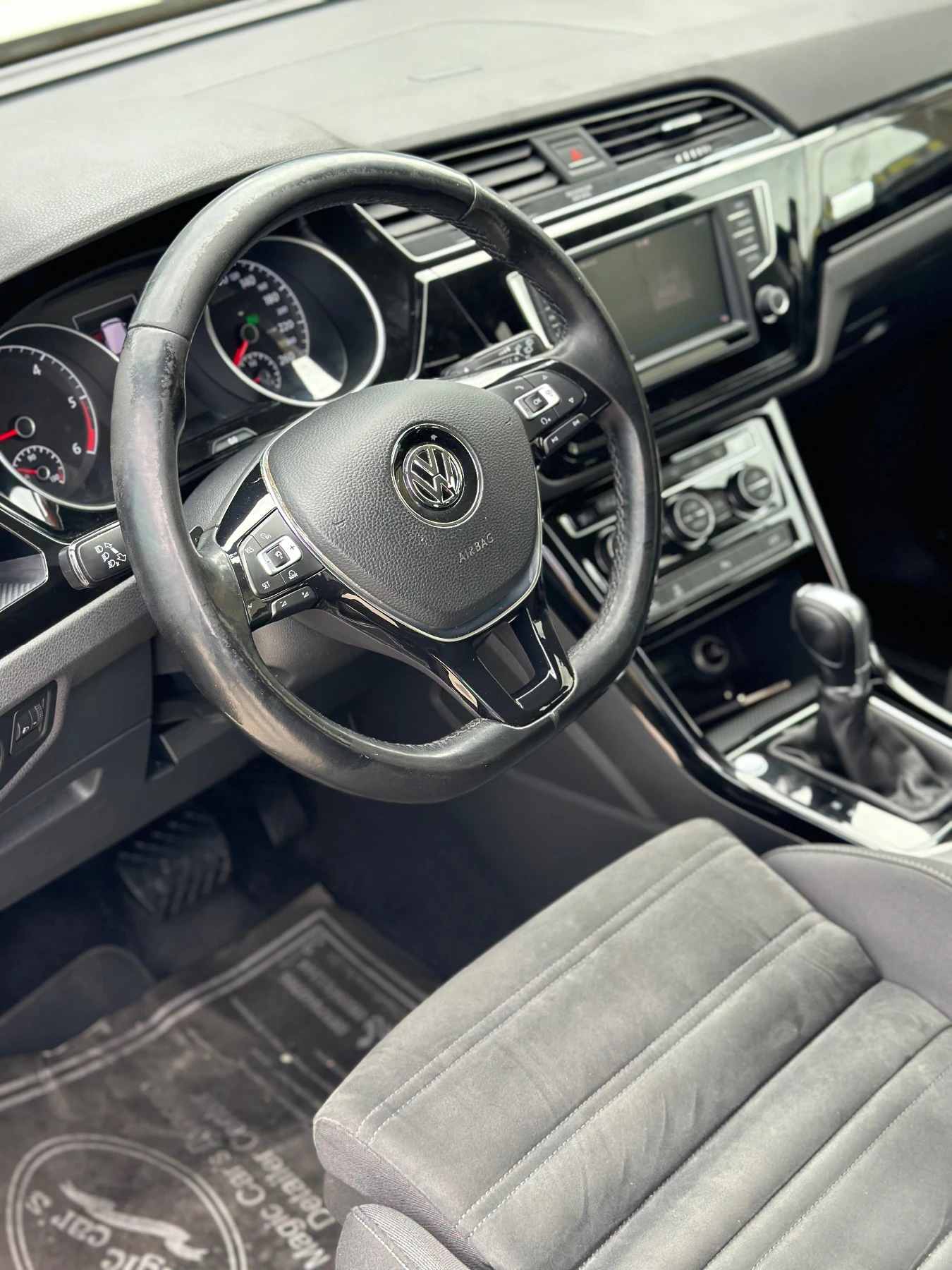 VW Touran, снимка 3 - Автомобили и джипове - 54742776