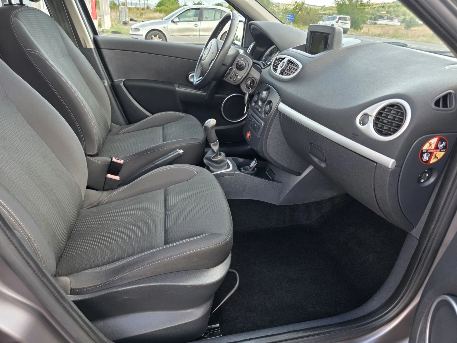 Renault Clio Navi TomTom 1.5dci 88k.s., снимка 8 - Автомобили и джипове - 55803150
