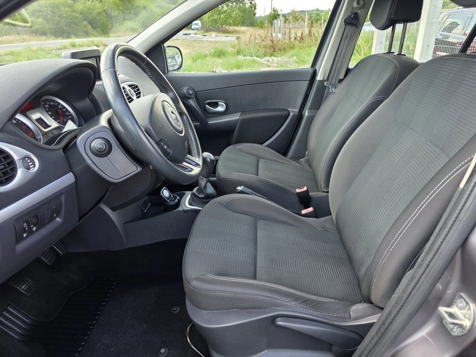 Renault Clio Navi TomTom 1.5dci 88k.s., снимка 5 - Автомобили и джипове - 55803150