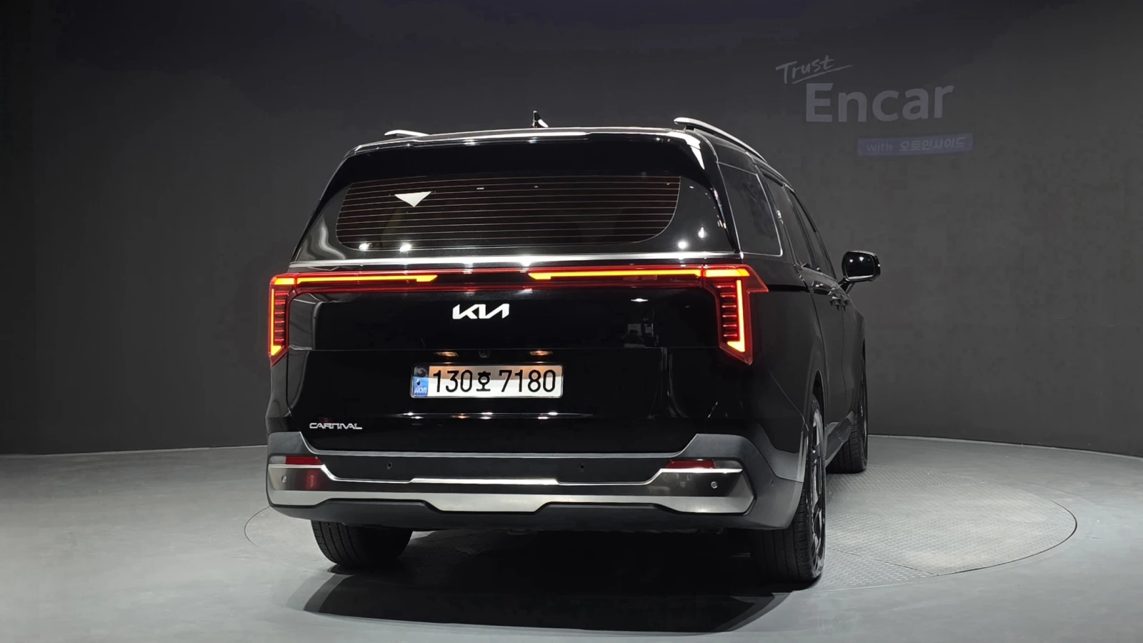 Kia Carnival 3.5* BLIND SPOT* МАСАЖ* ОБДУХВАНЕ* 360* КРАЙНА ЦЕН, снимка 4 - Автомобили и джипове - 55872553