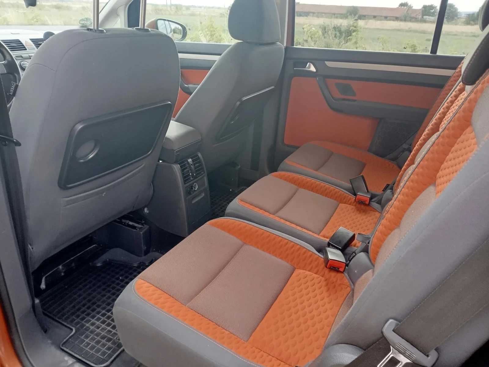 VW Touran 1.4 TSI, снимка 6 - Автомобили и джипове - 56260634