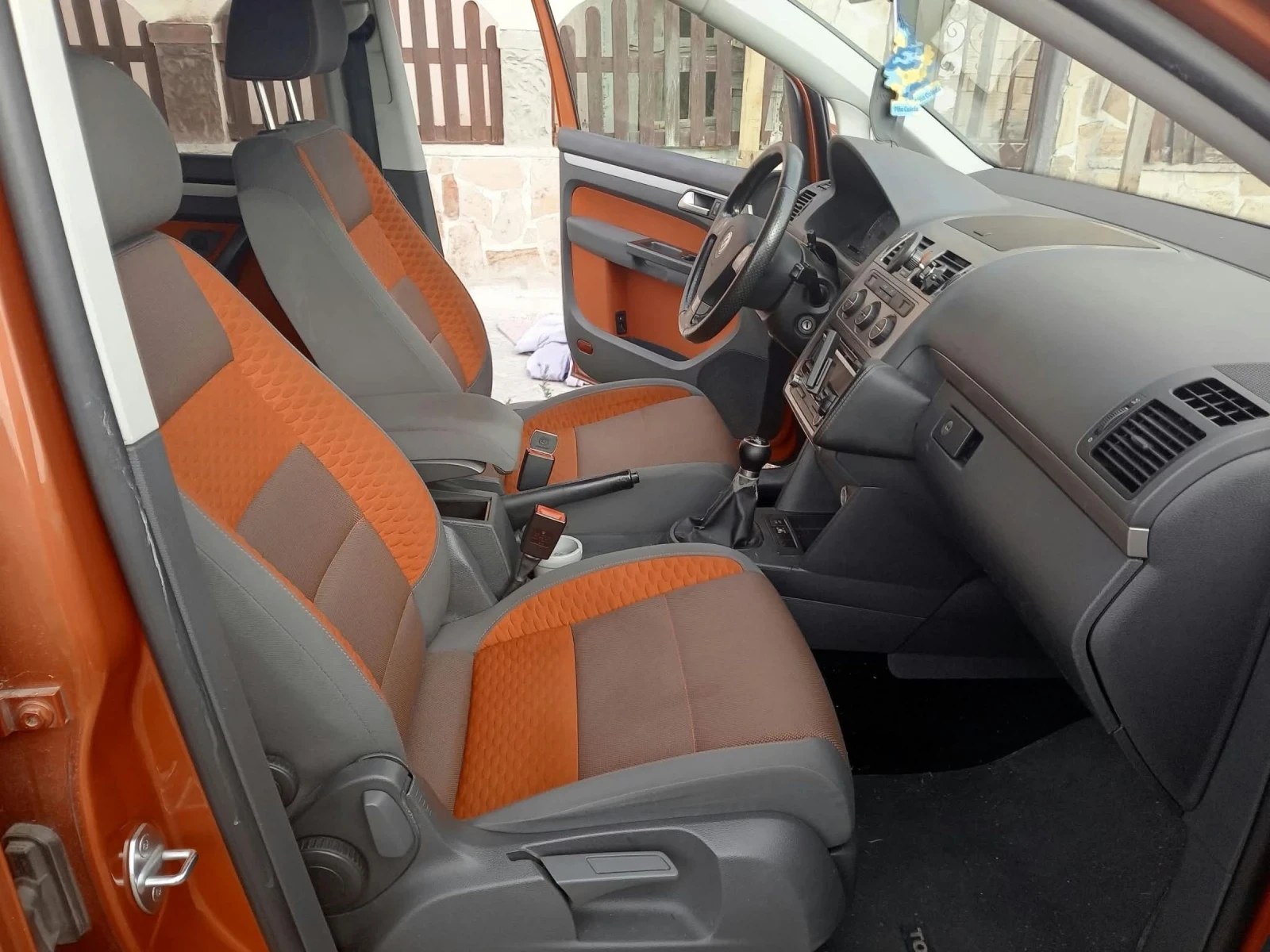 VW Touran 1.4 TSI, снимка 7 - Автомобили и джипове - 56260634