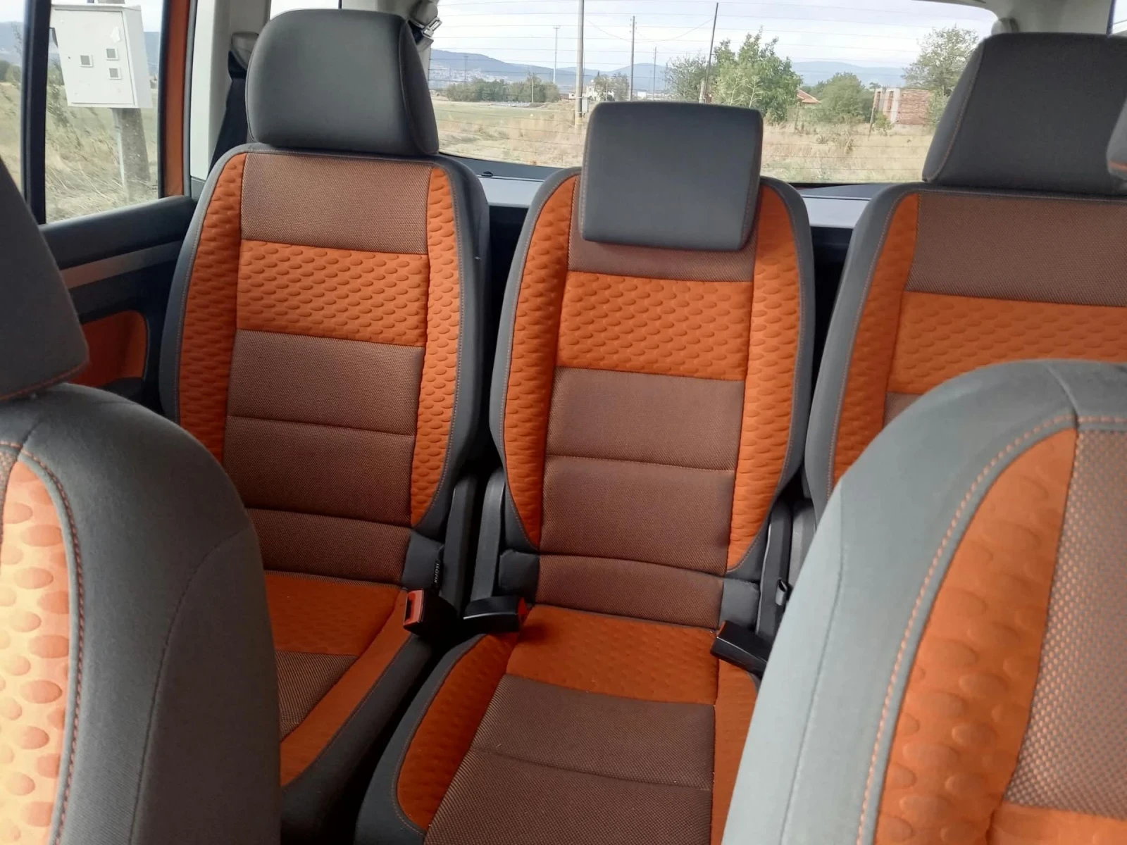 VW Touran 1.4 TSI, снимка 11 - Автомобили и джипове - 56260634