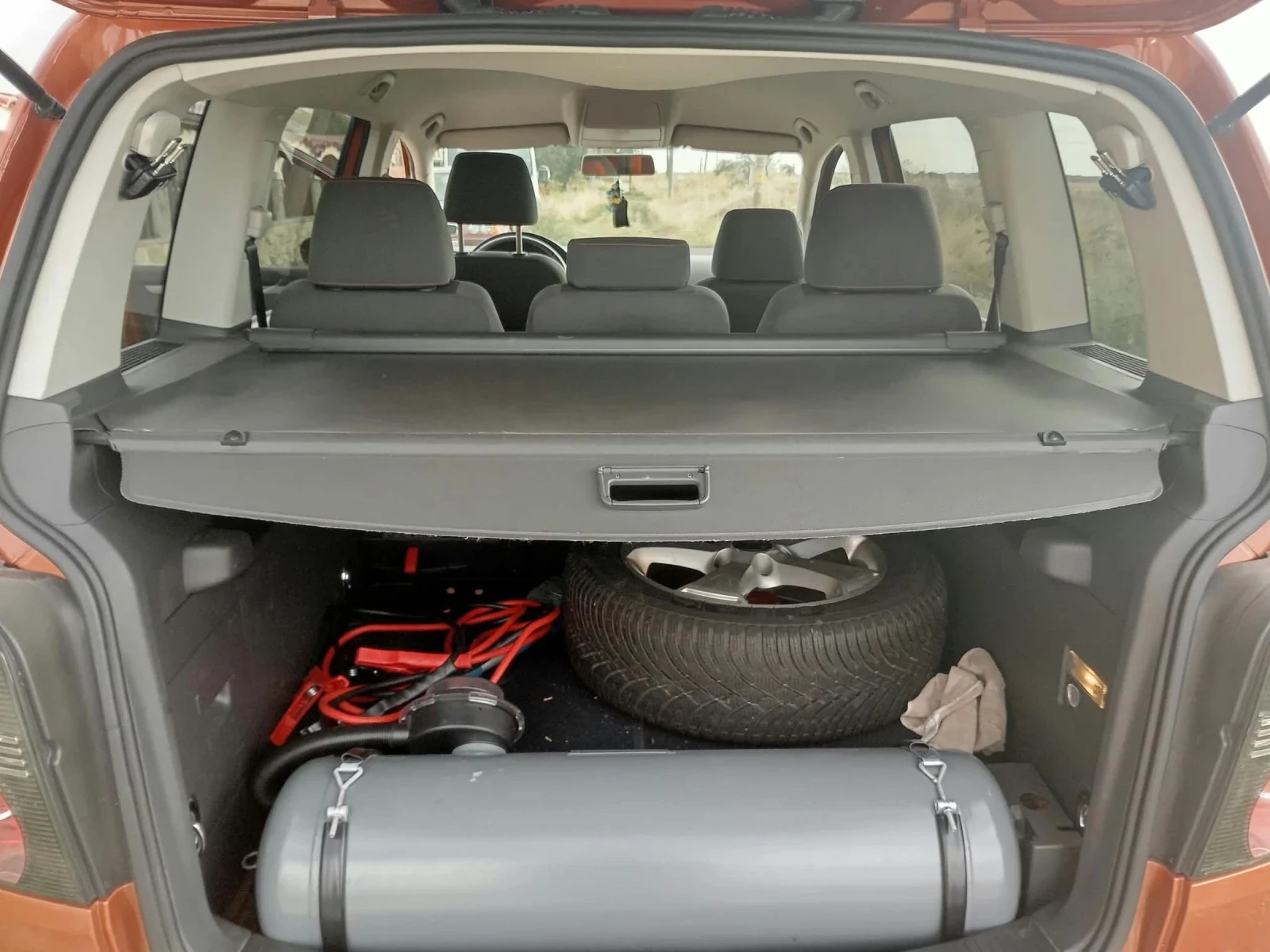 VW Touran 1.4 TSI, снимка 12 - Автомобили и джипове - 56260634