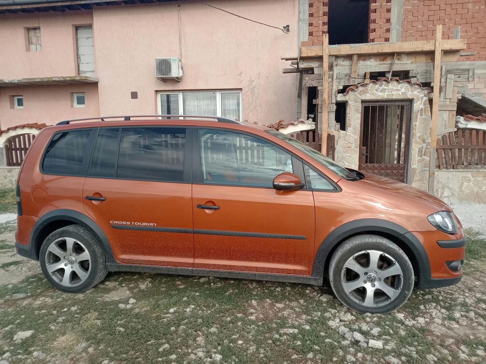 VW Touran 1.4 TSI, снимка 2 - Автомобили и джипове - 56260634