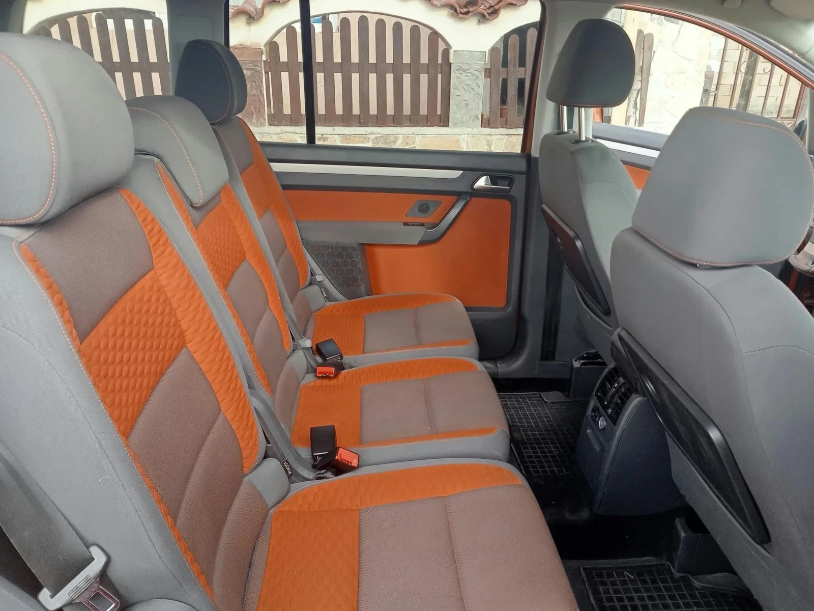 VW Touran 1.4 TSI, снимка 8 - Автомобили и джипове - 56260634