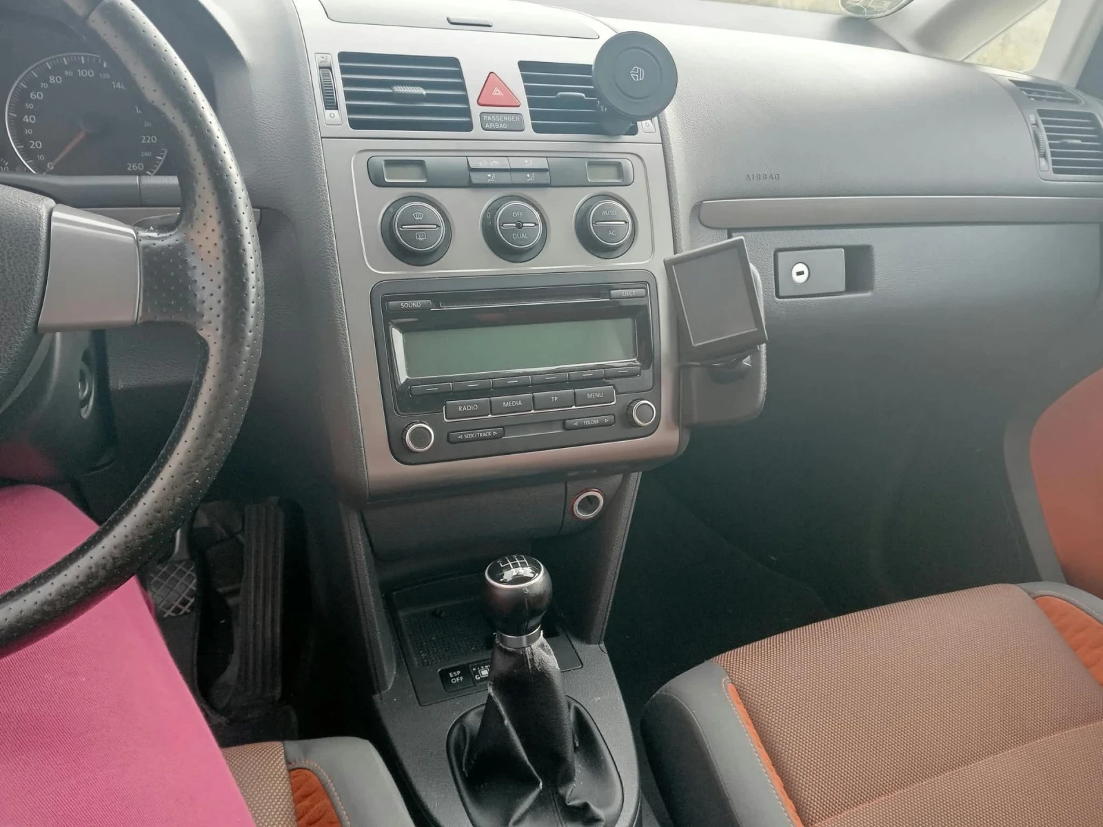 VW Touran 1.4 TSI, снимка 5 - Автомобили и джипове - 56260634