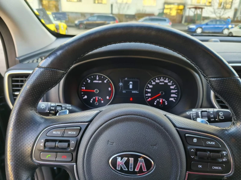 Kia Sportage 2.0 CRDI 4x4, снимка 9 - Автомобили и джипове - 51666980