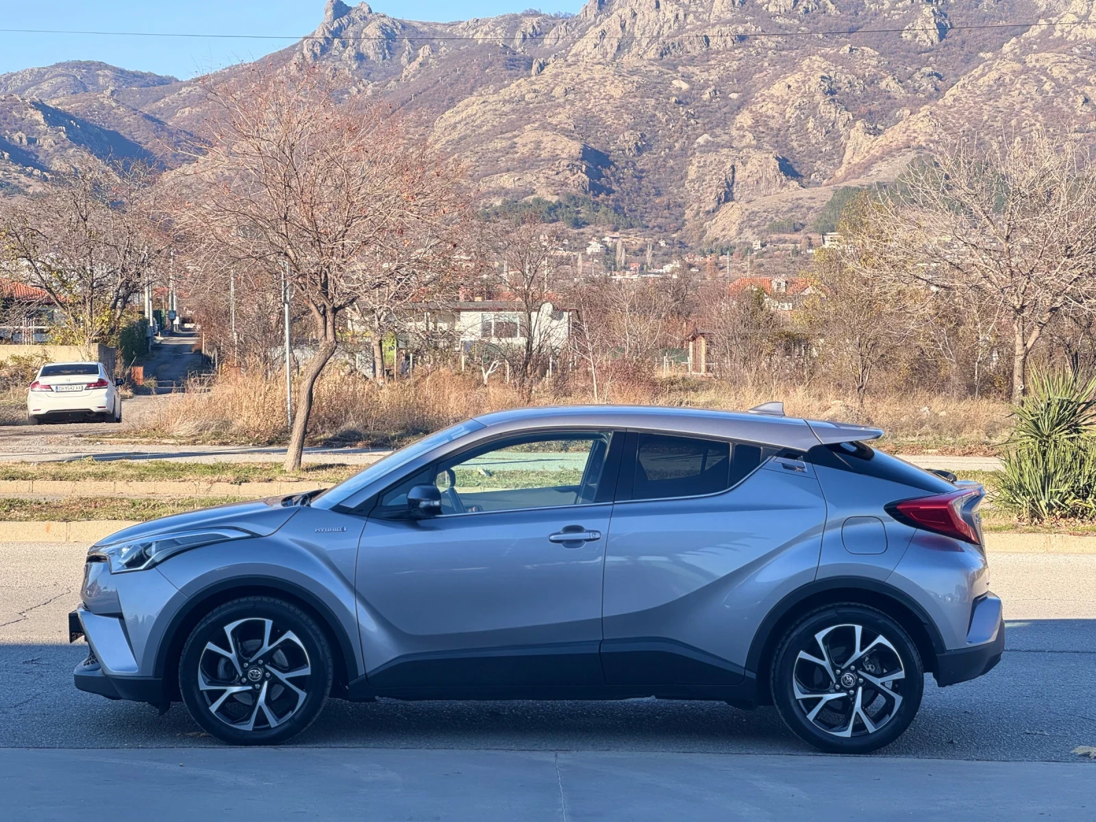 Toyota C-HR 1.8i Hybrid * 115хил.км* KEYLESS* DISTRONIC*  - изображение 2