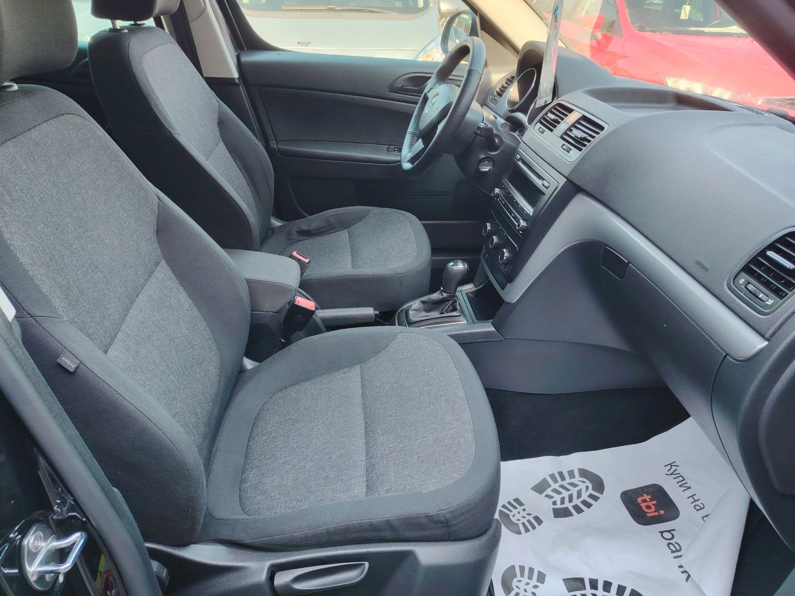 Skoda Yeti 1.6TDI , снимка 5 - Автомобили и джипове - 50229015