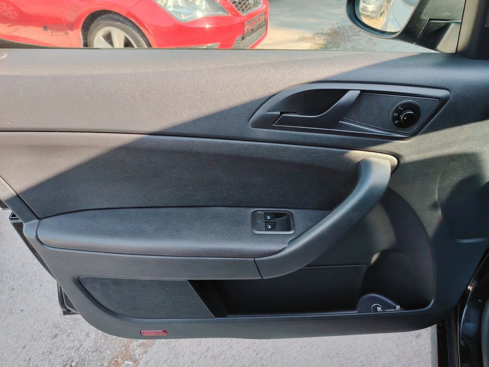 Skoda Yeti 1.6TDI , снимка 12 - Автомобили и джипове - 50229015