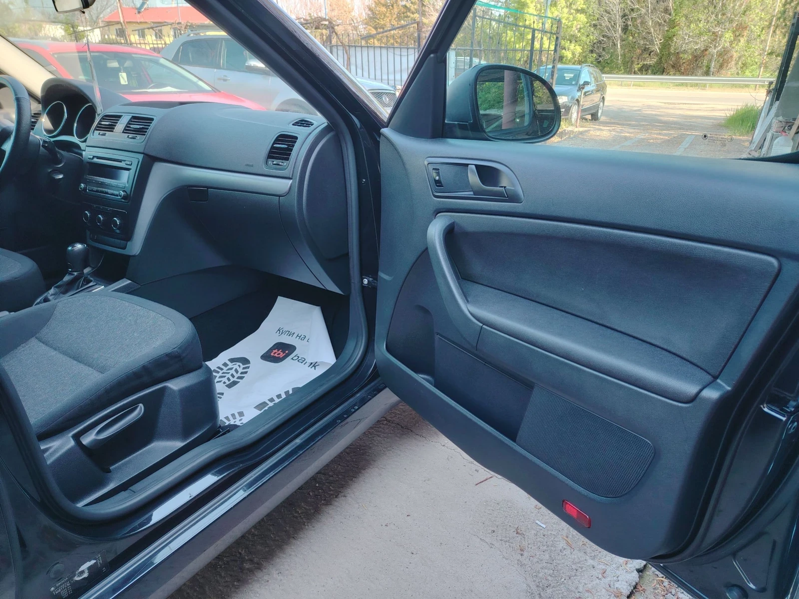 Skoda Yeti 1.6TDI , снимка 6 - Автомобили и джипове - 50229015