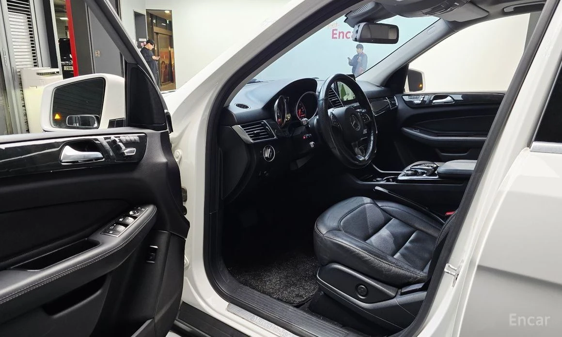 Mercedes-Benz GLE 350, снимка 10 - Автомобили и джипове - 54421046