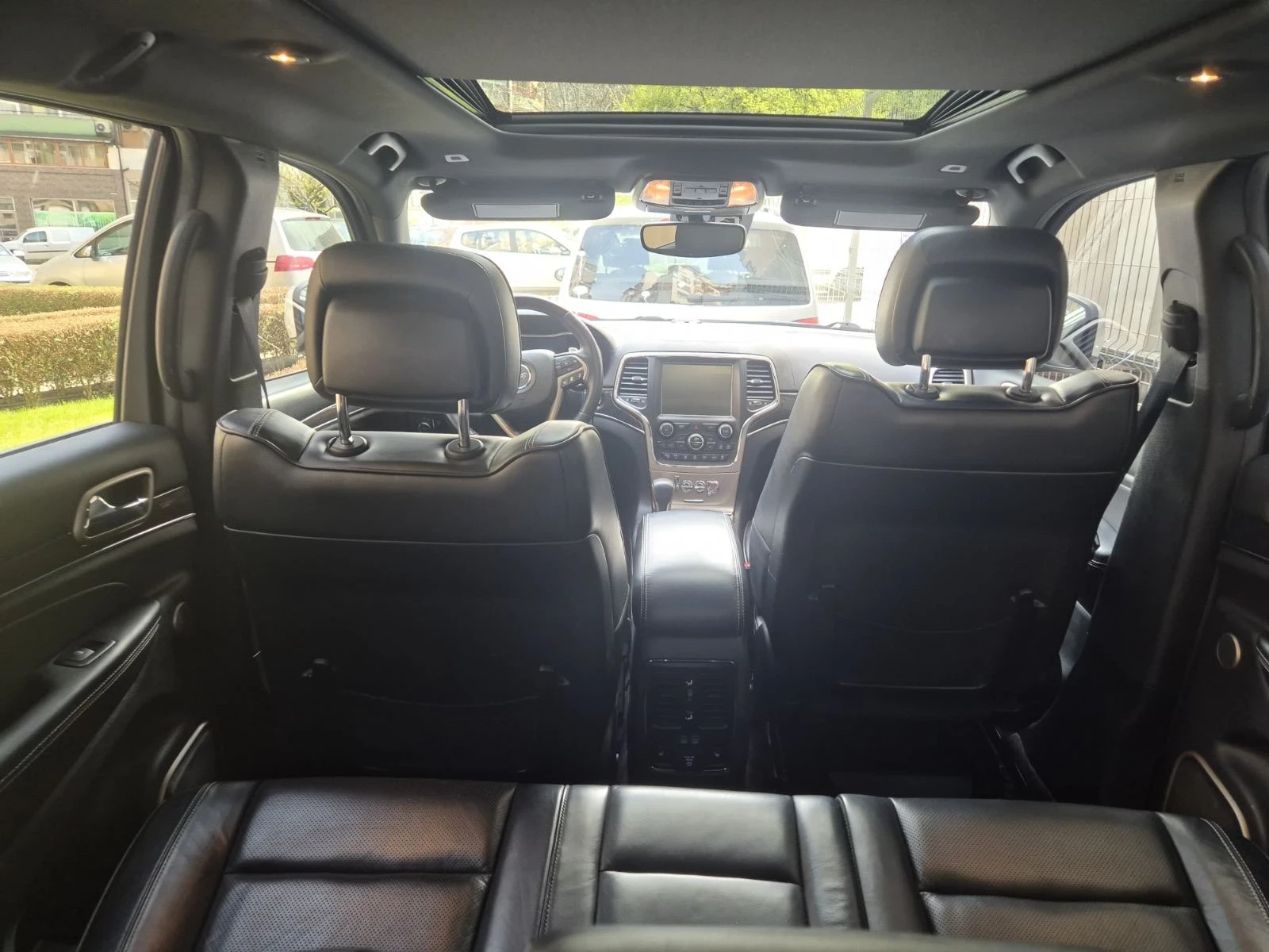 Jeep Grand cherokee OVERLAND, снимка 9 - Автомобили и джипове - 54438309