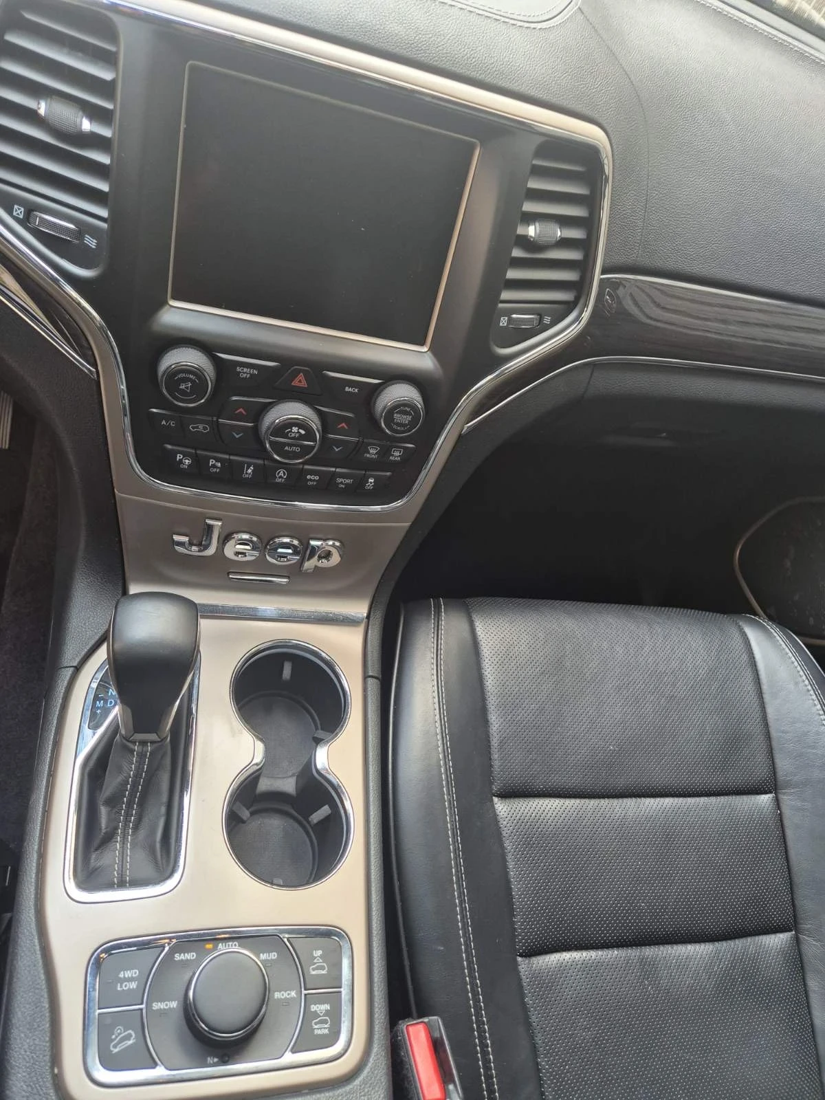 Jeep Grand cherokee OVERLAND, снимка 13 - Автомобили и джипове - 54438309