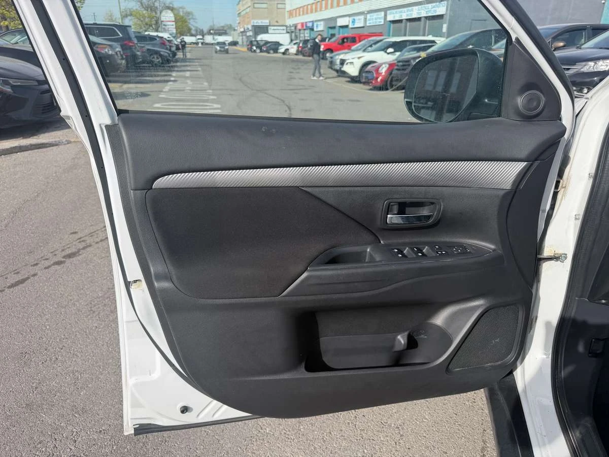 Mitsubishi Outlander SE, снимка 9 - Автомобили и джипове - 56715985