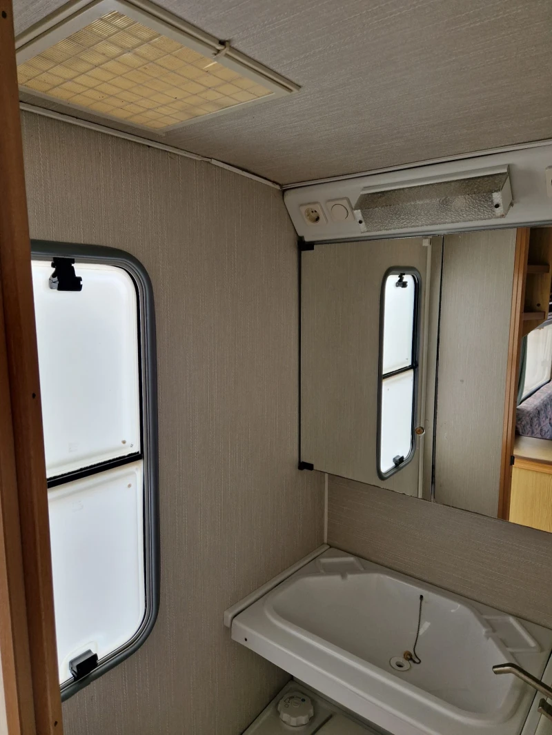 Каравана Adria 3 МЕСТА WC ФОРСЕЛТ, снимка 13 - Каравани и кемпери - 50299024