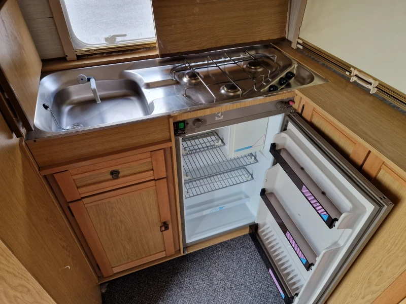 Каравана Adria 3 МЕСТА WC ФОРСЕЛТ, снимка 14 - Каравани и кемпери - 50299024