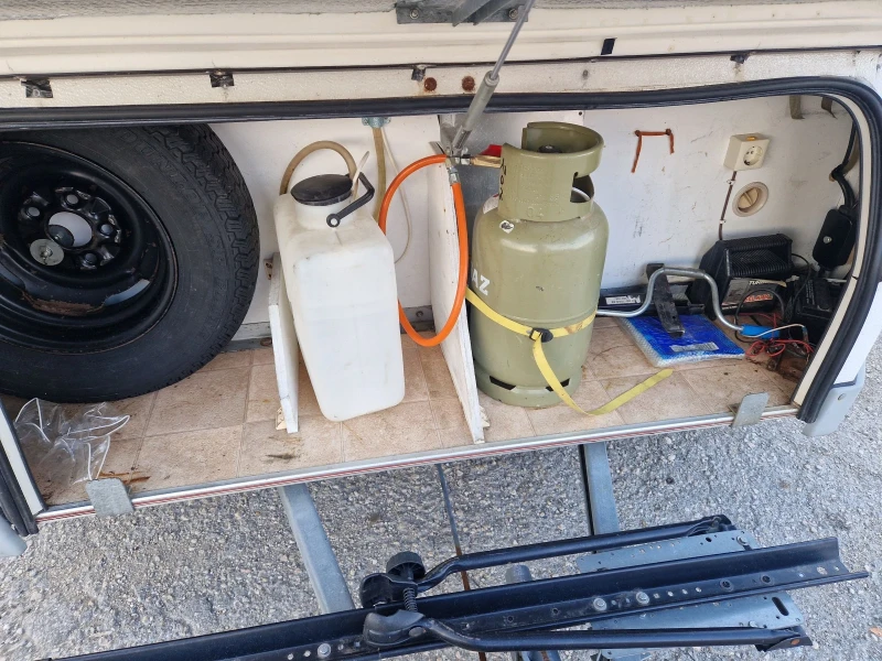 Каравана Adria 3 МЕСТА WC ФОРСЕЛТ, снимка 4 - Каравани и кемпери - 50299024