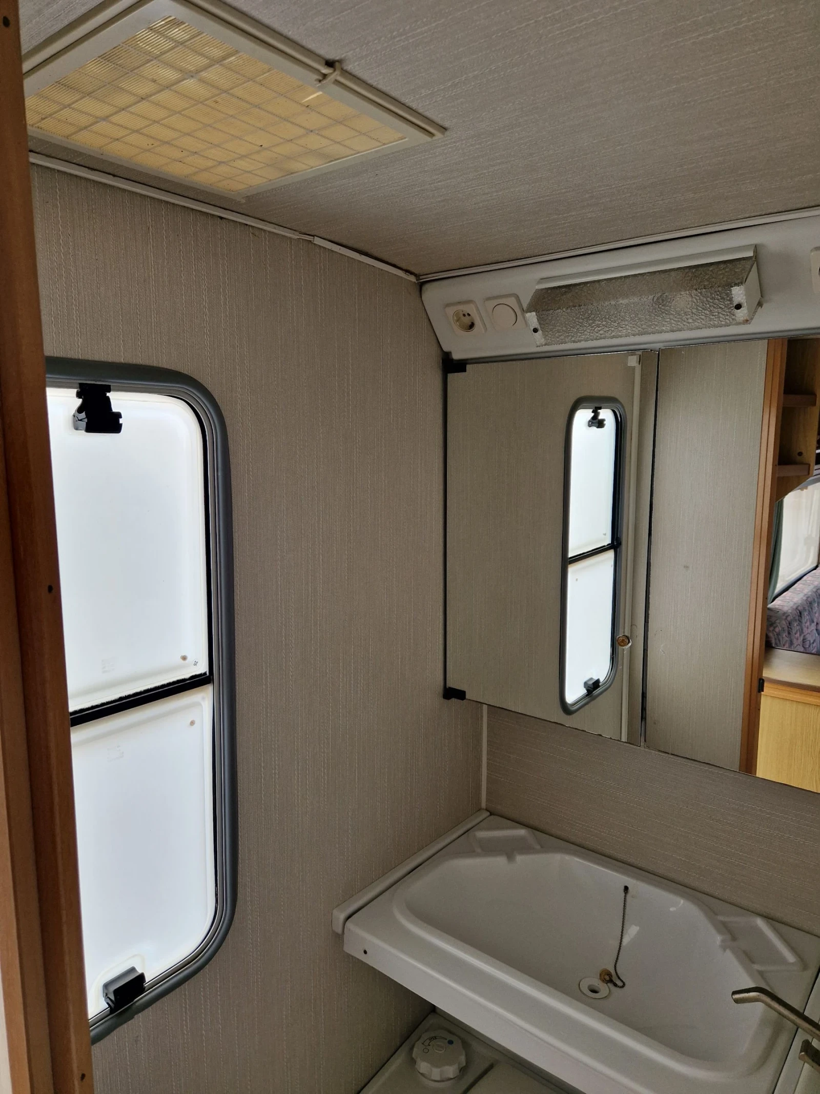  Adria 3  WC  | Mobile.bg   13