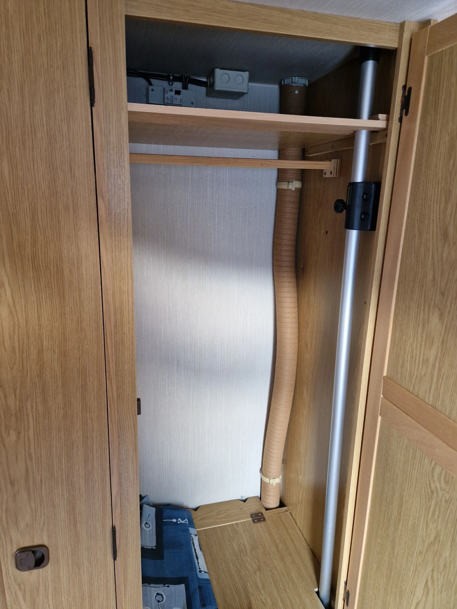  Adria 3  WC  | Mobile.bg   15