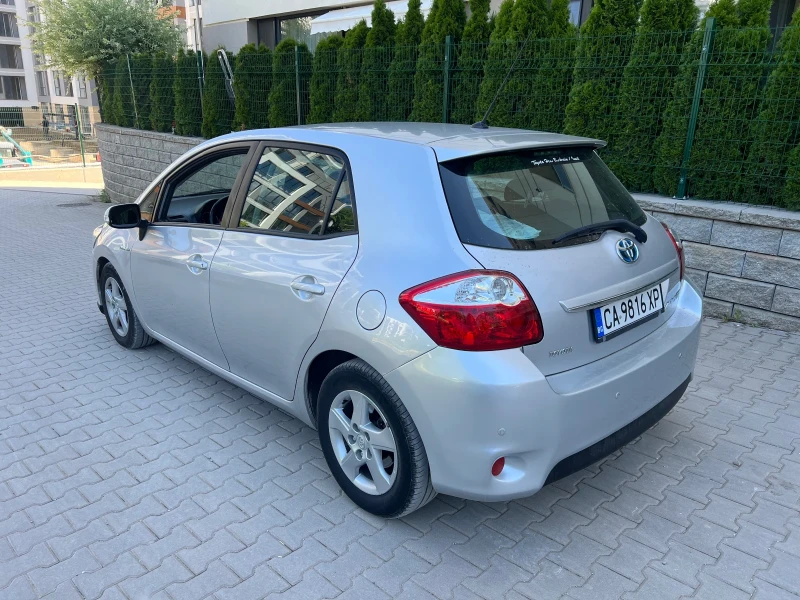 Toyota Auris 1.8 Hybrid LPG, снимка 4 - Автомобили и джипове - 46942429