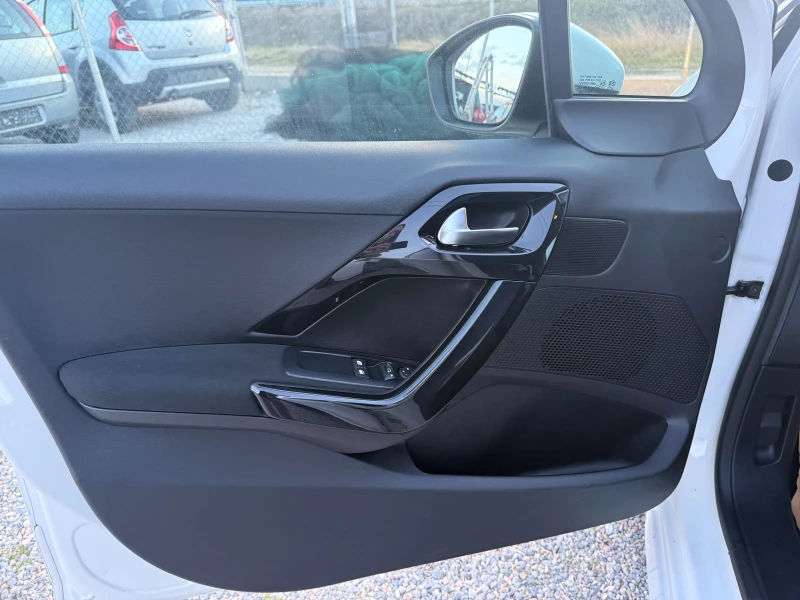 Peugeot 208 1.4vti ГАЗ ТОП СЪСТОЯНИЕ , снимка 13 - Автомобили и джипове - 52852250