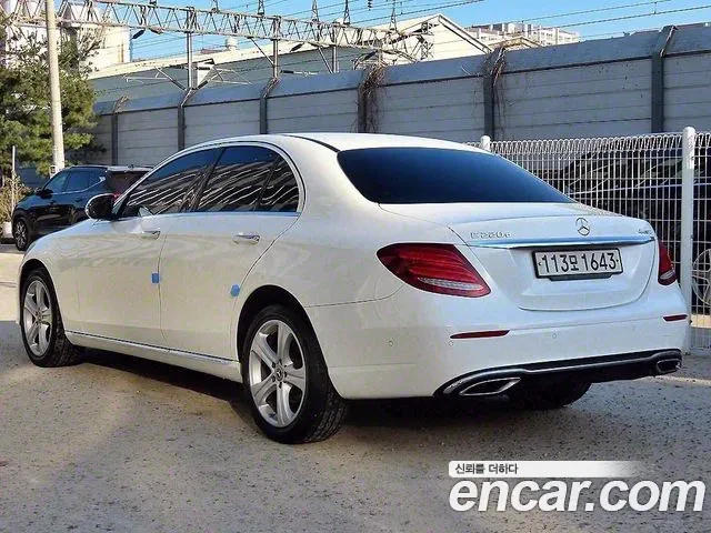 Mercedes-Benz E 220 E Class W213 E220D 4MATIC Avantgarde - изображение 3